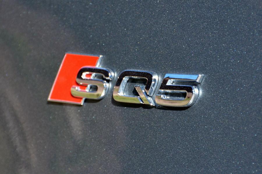Логотип Audi SQ5 TFSI (8R) 2013 года  (NA) (фото 30 из 82)